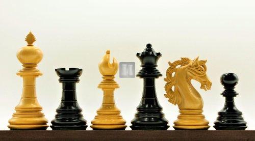 'American' Staunton boxwood-ebony chessmen - King height: 111 mm