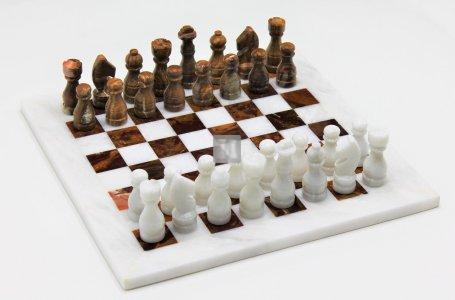 Red Onyx and white marble chess set 30,3 x 30,3cm