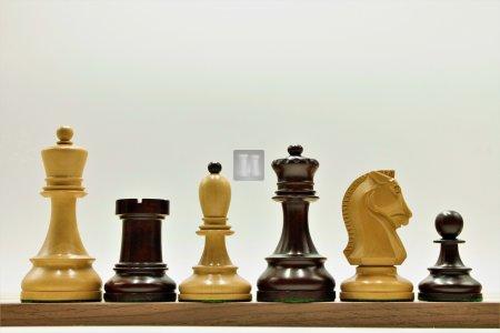 Wood chess set "Dubrovnik" Boxwood - Mahogany - king mm 95